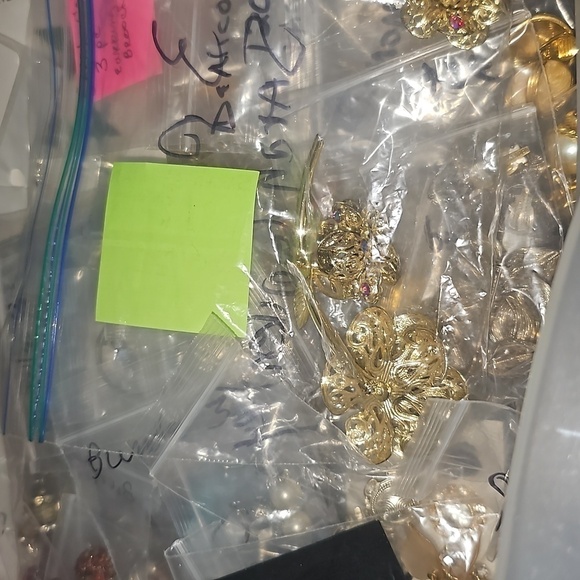 Mixed Wearable or Crafting Jewelry 2 pound box 📦 Random Lot - Picture 9 of 13